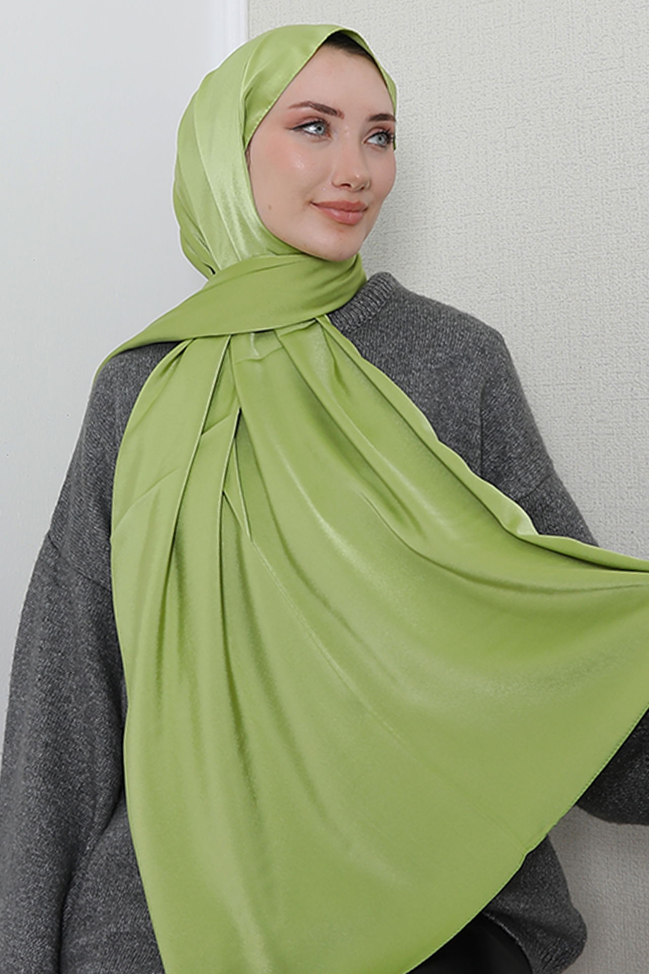 GİYZAMİLA - Model Saten Şal Açık Yeşil